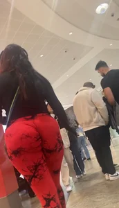 Massive PAWG ass in red leggings