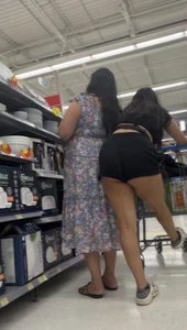 Oblivious Indian flashing her cheeks to me + Faceshot🍑