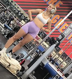 Nice cellulite dumpy on this gym pawg