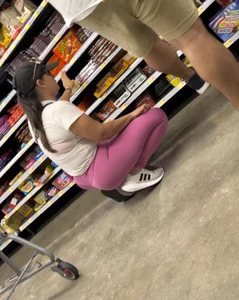 Love a good Latina MILF  (Pink Leggings)