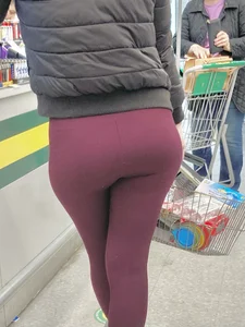 A Big Candid Chunky Booty in Red Leggings at the Supermarket Creepshots