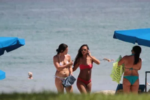 Huge collection of sexy girls out in bikinis in Florida