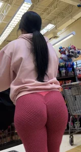 Spanish milf big ass pink leggings