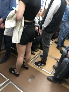 Hot Candid Girl in Shorts Subway Creepshots Collection - Thin Waist And Great Booty And Legs