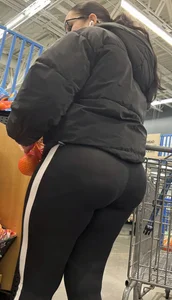 Nice ass w black on black see-thru VPL‼️