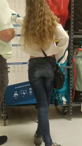Small Ass / Skinny Legs / Tight Jeans
