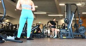 Gym blonde in turquoise leggings notices me and doesn’t mind, even moves in front of me later for some close-ups