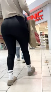 Latina MILF with an INSANE fat ass (OC)