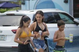 Candid Florida beach and bikini girls