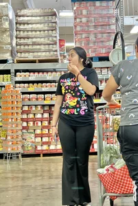 Fat booty in flares / bonus skirt pic