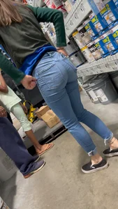 Bitch Knows How To Pose Her Ass!