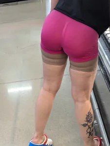 Latina mami w/ amazing bubble in pink shorts