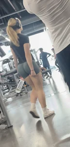 Big booty white gym girl