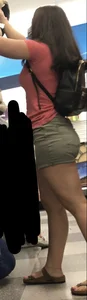 Thicc art lover Milf in shorts
