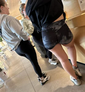 3 college PAWGS in leggings