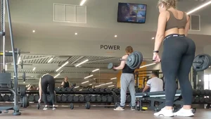 Thicc gym PAWG in tight black Nike leggings