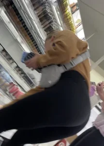 I love petite ! Look at that gap