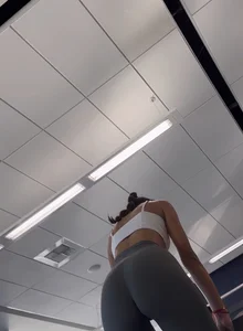 Must see! Gym babe bends over  / not OC