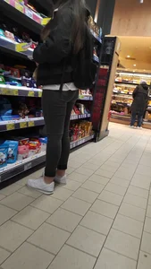 Teen looking for some buns