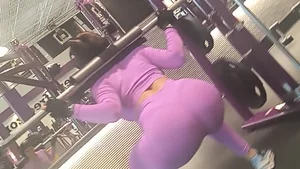 2 latinas working out their bubbles