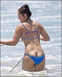 Bubble butt learning how to surf [not oc]