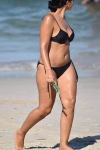 Thick mature brunette bikini lady on the beach with a nice body
