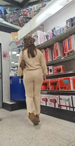 Yellow pans VTL bend over [oc]