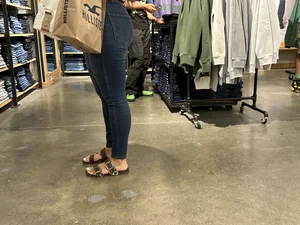 Latina in leggings w/ VTL + bonus caps