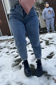 Latina in jeans