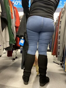 (Oc) thick latina mom in soft pants
