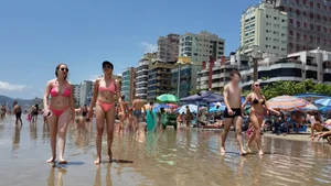 Brazillian beach creepshots, huge gallery of candid girls in swimsuits