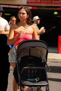 (OC) Pink tube top leggy MILF gorgeous face
