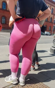 Thick fat German ass in pink leggings (OC, pics)