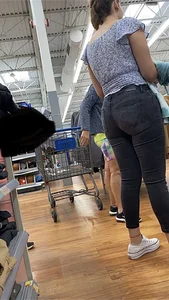 Tall Thick Latina Milf In Tight Black Jeans😋