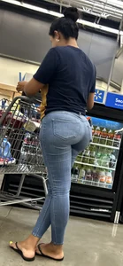 Chica shows bendover abilities + standard caps of chic w nice ass @ Wally‼️