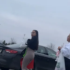 Caught this Hot tight babe in leggings leaving