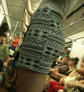 Girl in a Skirt with Hot Legs Subway Creepshots