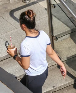 Asian girl in tight leggings with vpl