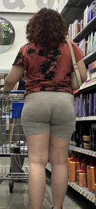 Nice buns in grey short‼️
