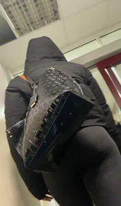 A few peaches🍑 in tight leggings, slight vpl and a jiggle