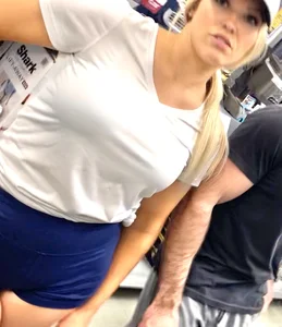 Battle Of The Blondes pt.1 (red vs blue)