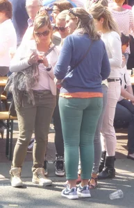 Milf in tight jeans street creepshot