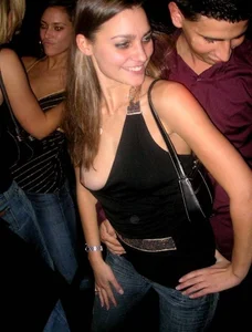 Candid boobs, nip slip and downblouse pics