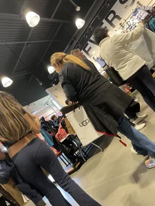 Small but round in leggings with VPL in clothing store (OC)