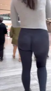 Now that’s an ass! Pawg with a jiggly booty in leggings