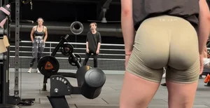 Thick ass white girl tight short at gym (Not OC)