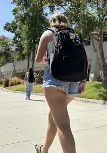 Latina in leggings w/ VTL + bonus caps