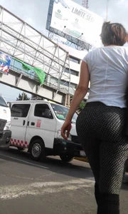 Big booty mature lady in patterned leggings