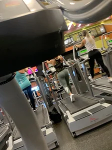 Couple babes at the gym in leggings with nice asses