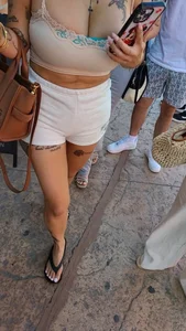 Cleavage mix at cruise port (OC)